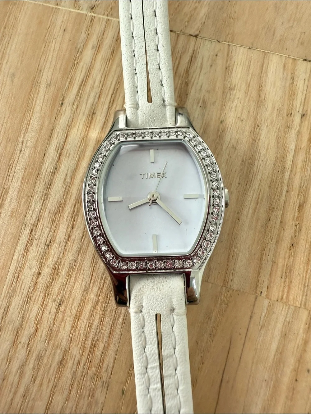Timex ladies barrel shaped white leather watch NEW BATTERY